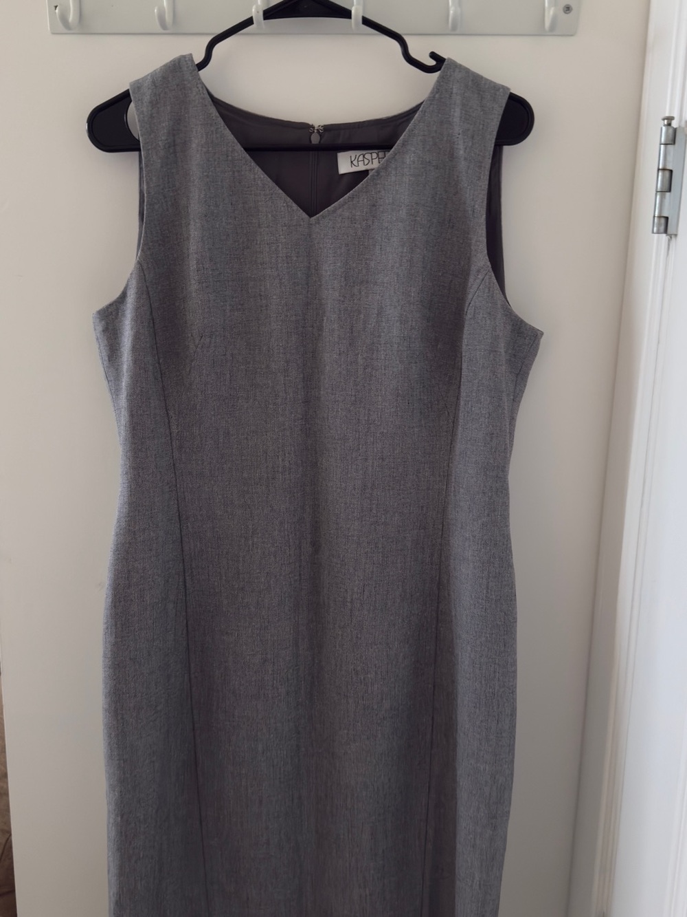 Kasper Sleeveless V‑Neck Midi Sheath Dress in Gray